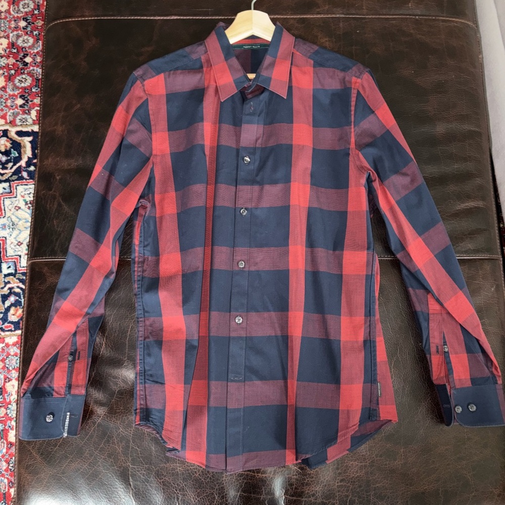 Perry Ellis Men’s Red and Blue Checkered Button Down Shirt. Large.